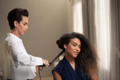 HOT TOOLS Dual Plate Straightener Limited Giftpack -Hair Pro Verkoop 202108 hottools 40 art dualplate lifestyle v3 168 min