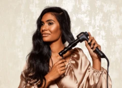 HOT TOOLS Curl Bar Black Gold 25mm -Hair Pro Verkoop htcurl1181bg product in use 300dpi