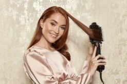 HOT TOOLS Volumiser Set Black Gold -Hair Pro Verkoop htdr1100bg product in use 300dpi rbg min