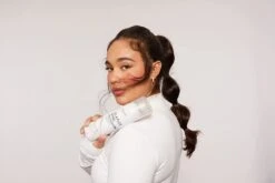 Olaplex No.4D Clean Volume Detox Dry Shampoo 250ml -Hair Pro Verkoop olaplex no.4d model