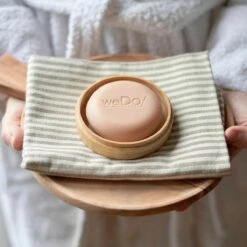 WeDo Moisture & Shine No Plastic Shampoo Bar 80gr -Hair Pro Verkoop wedo no plastic shampoo bar 80 gram solide haarzeep 9